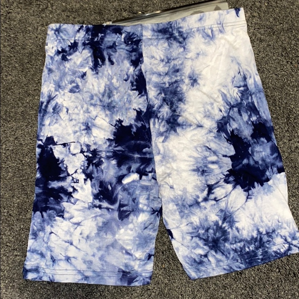 Shorts🌸 - Picture 3 of 4